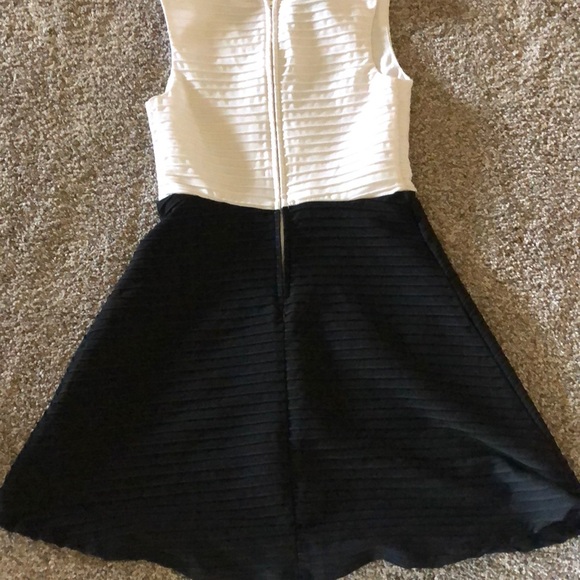 Formal black and white dress - Picture 3 of 3